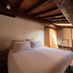 Spacious Apartment Near Arno River