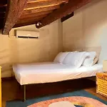 Spacious Apartment Near Arno River
