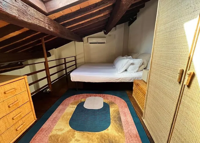 Spacious Apartment Near Arno River